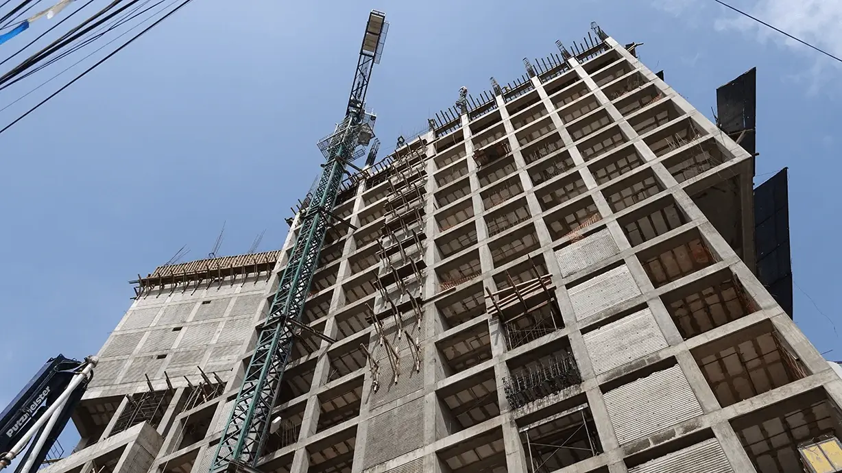 Proyectos de Edificación - Torre de departamentos en construcción