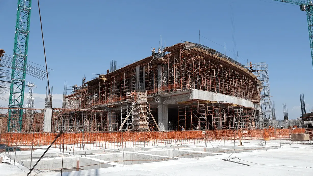 Centro comercial de 4 niveles en Puebla - Vista de construcción