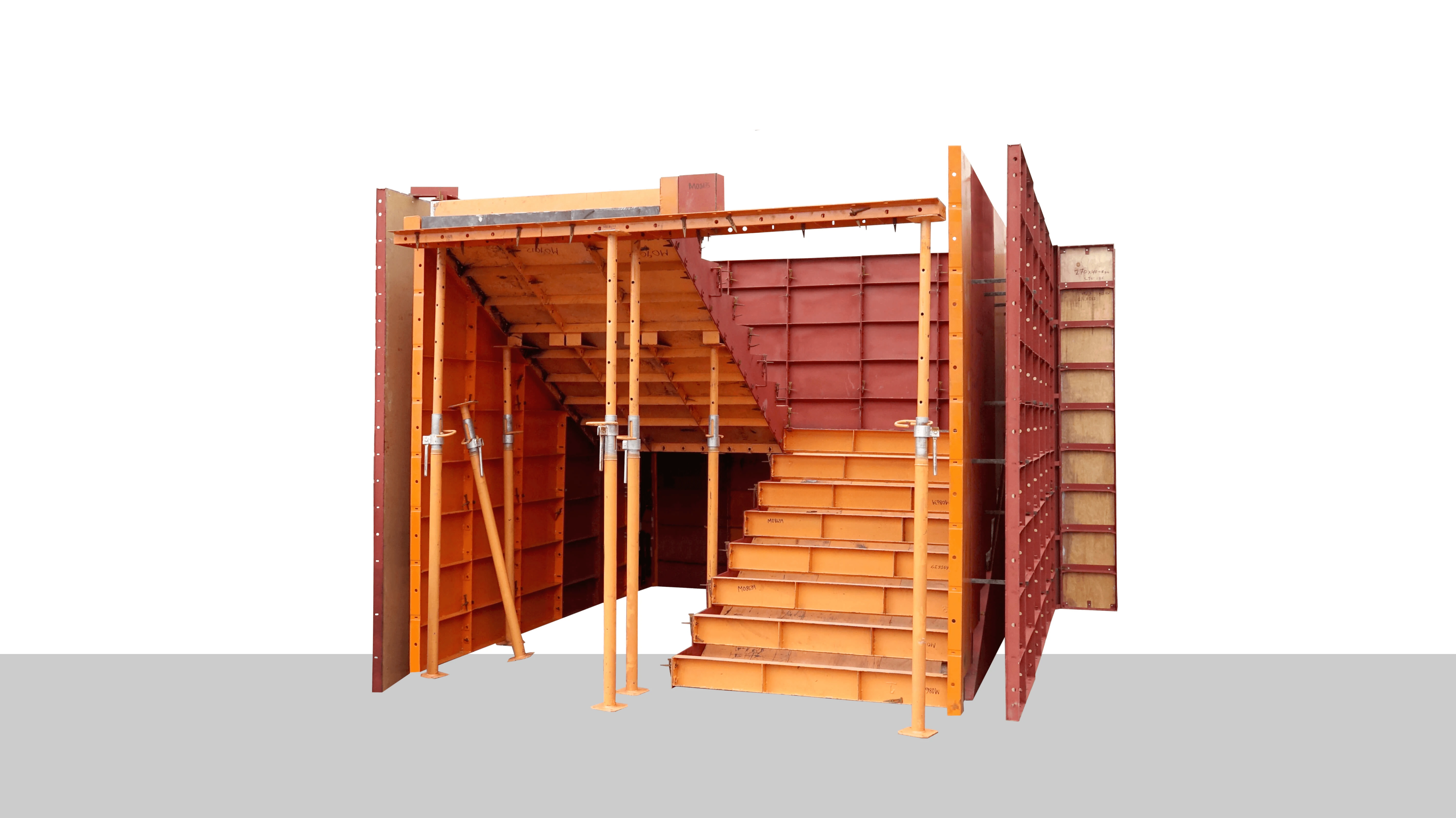 Molde metálico para escalera instalado - Sistema resistente y versátil