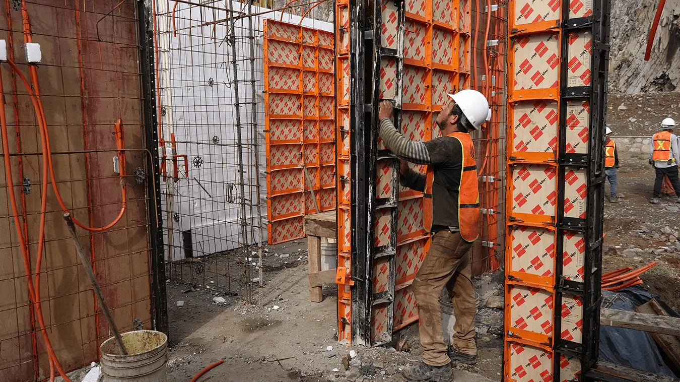 Cimbrado de muros con sistema monolítico - Proceso de instalación de paneles